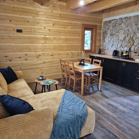 Tradicna Cicmanska Drevenica * Чичмани